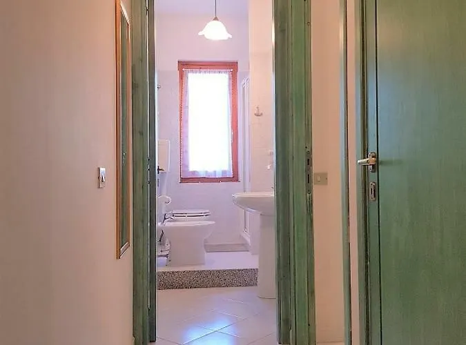 Semesterbostad Sunny Garden House *